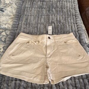White House Black Market Cream Zip-Pocket mid-rise Shorts